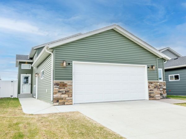 6762 69th Avenue S, Horace, ND 58047