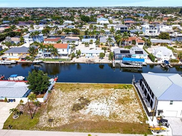 12262 Moon Shell DR , MATLACHA ISLES, FL 33991