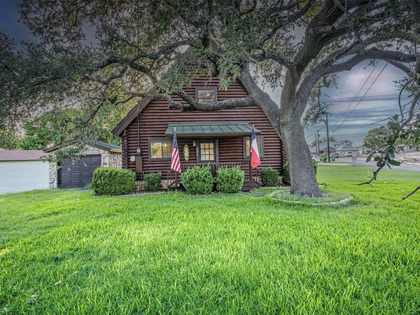 401 Lake Point DR, Horseshoe Bay, TX 78657