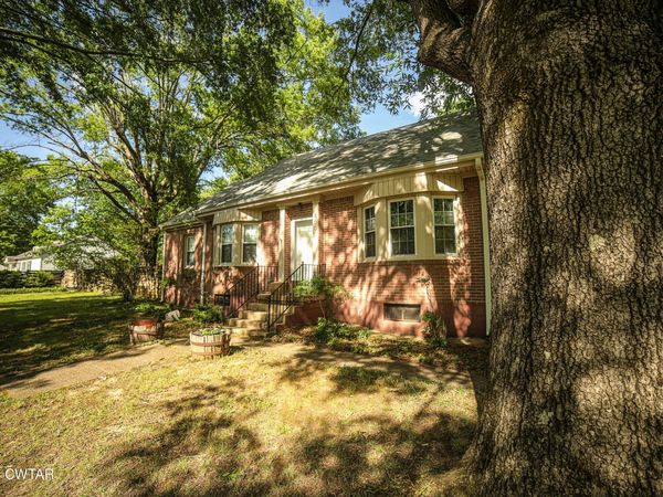 450 North Avenue , Henderson, TN 38340