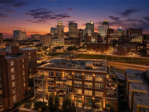 210 W 5th Street, Unit 211, Kansas City, MO 64105