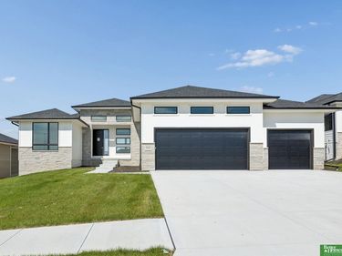 5610 N 198th Street , Elkhorn, NE 68022