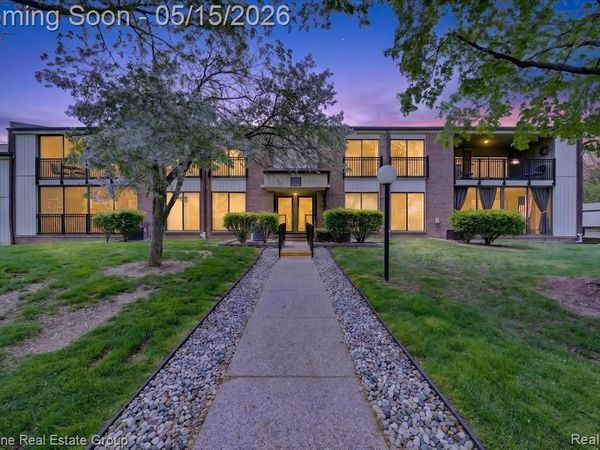 18285 University Park Drive, Livonia, MI 48152