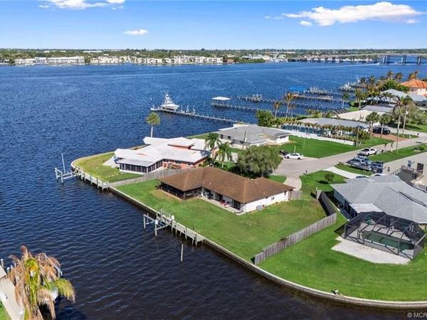 2086 SW Gull Harbor Lane, Palm City, FL 34990