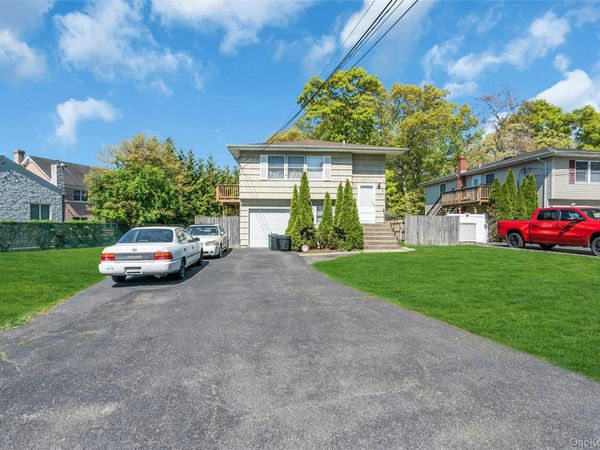 106 Summit Drive , Smithtown, NY 11787
