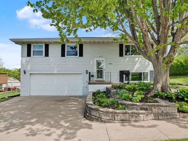 1862 Hansel Drive, Dubuque, IA 52002