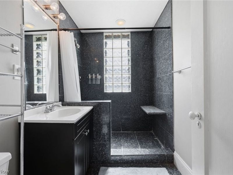 11430 Cedar Glen Parkway, Unit B5, Cleveland, OH 44106 Photo 6