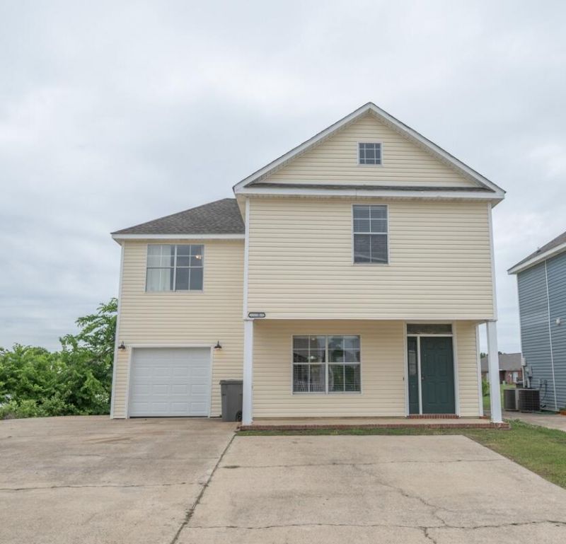315 Kirk Cauldy, Starkville, MS 39759 Main Photo