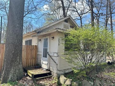 235 Woodbine Drive, Milford Twp, MI 48380
