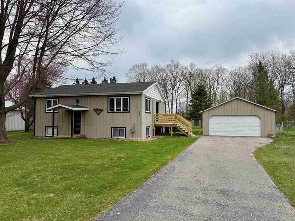 638 Division, Charlevoix, MI 49720