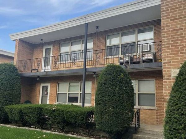 1235 Homestead Road, Unit E, La Grange Park, IL 60526