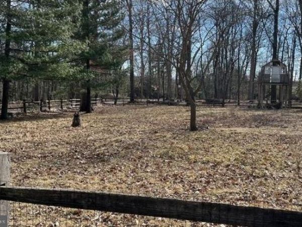 744 FAIRVIEW DRIVE , HANOVER, PA 17331