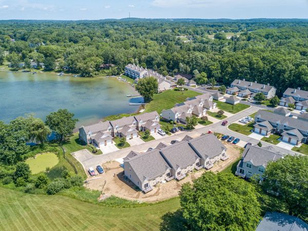 11306 Woodruff Lake Drive, Brighton, MI 48116