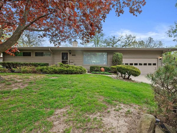 901 Hawthorn DRIVE, Waukesha, WI 53188
