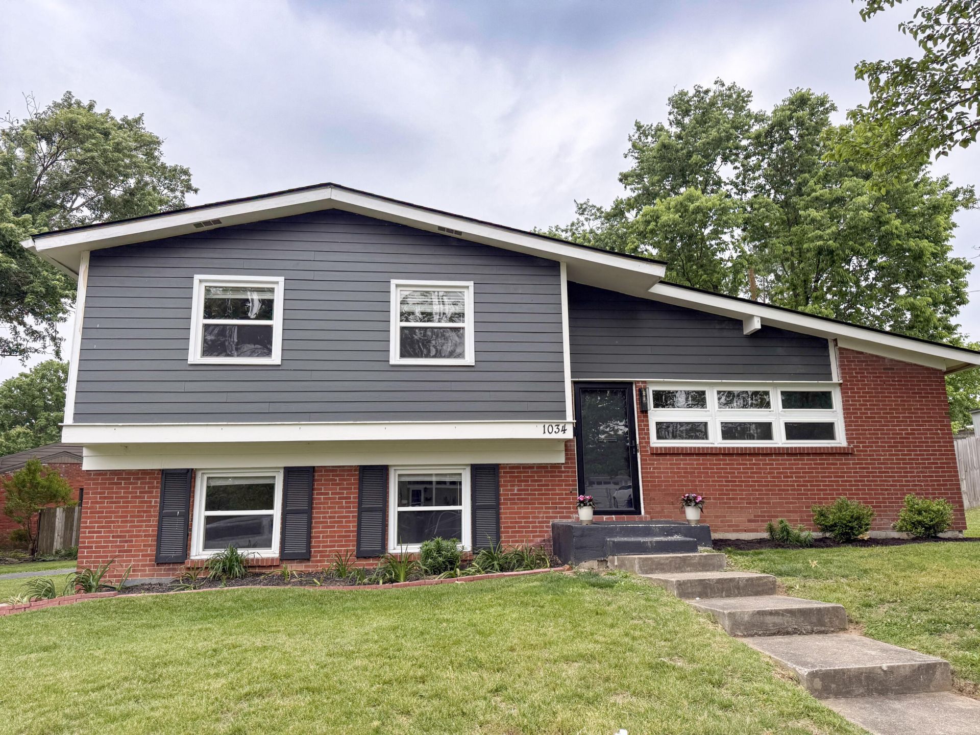 1034 Castleton Way, Lexington, KY 40517 Main Photo