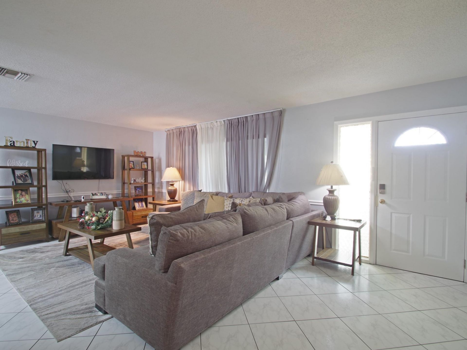 5813 NW 82nd Avenue, Tamarac, FL 33321 Photo