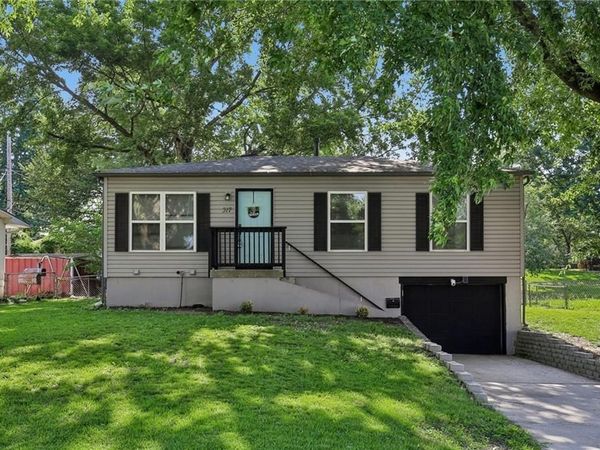 317 N Cochise Drive, Independence, MO 64056