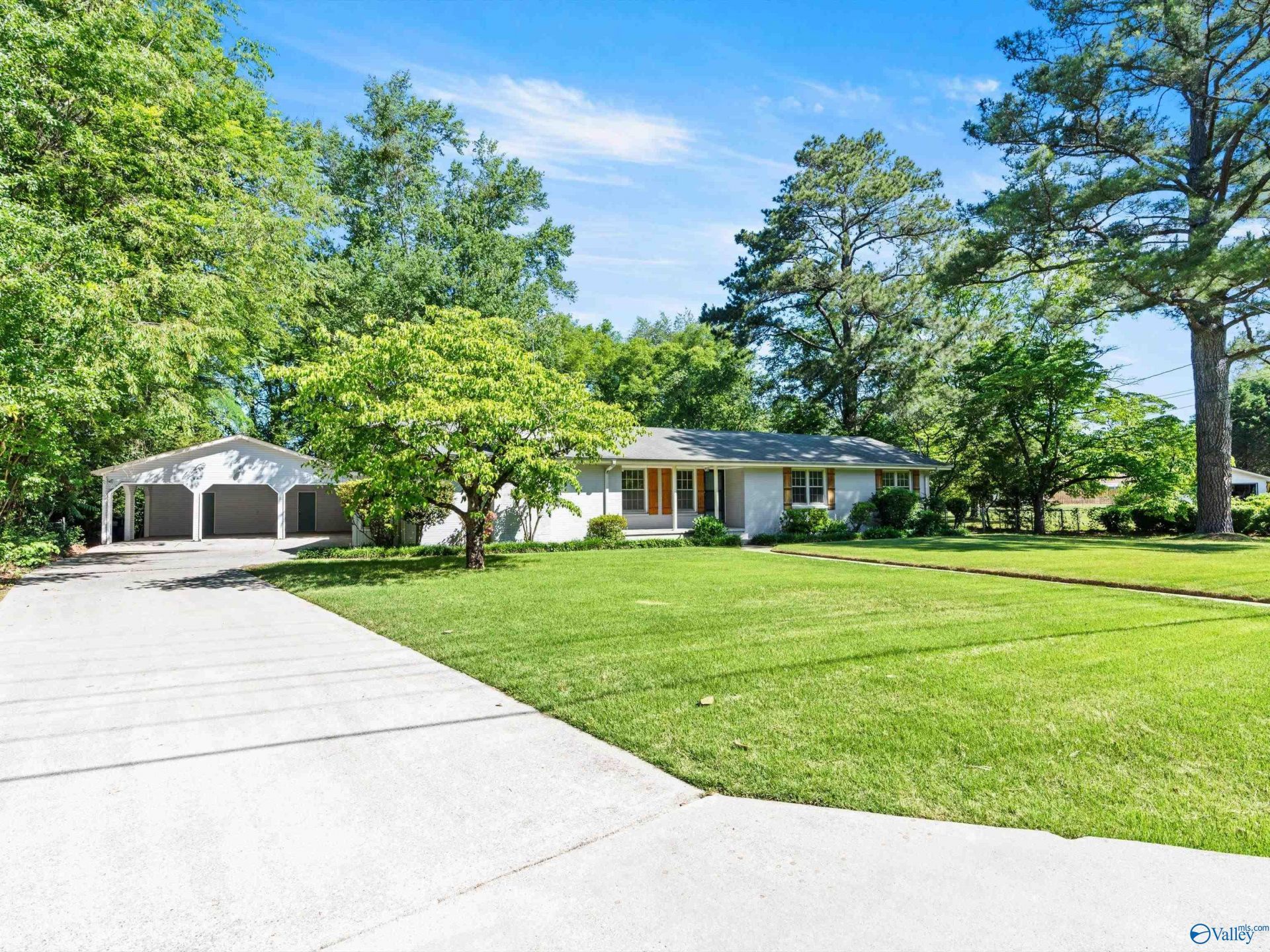 2102 Mythewood Drive Sw, Huntsville, AL 35803 Main Photo