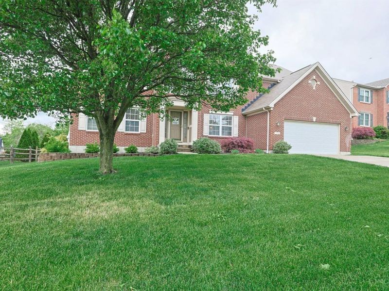 2214 Ross Estates Drive, Hamilton, OH 45013 Photo 2