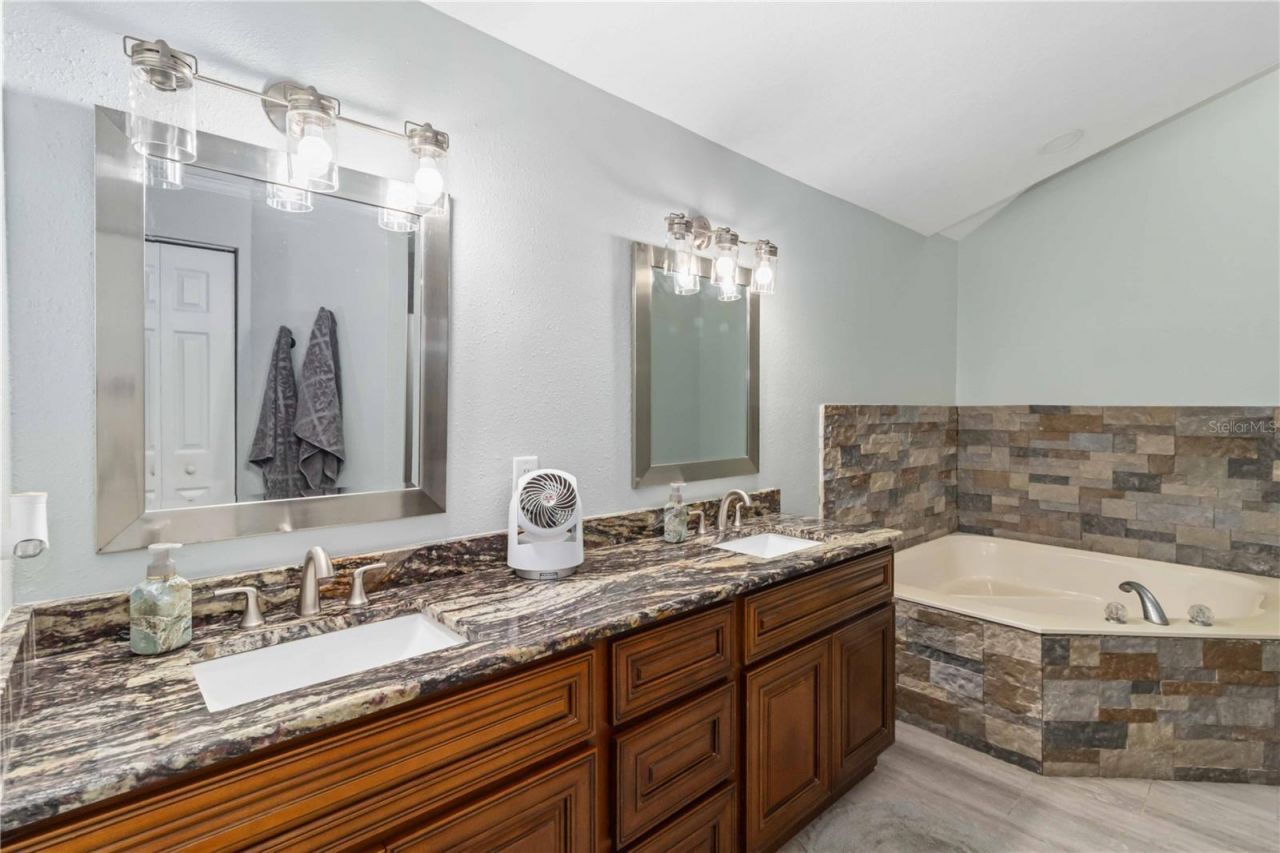 28424 Deedra Drive, Wesley Chapel, FL 33544 Photo