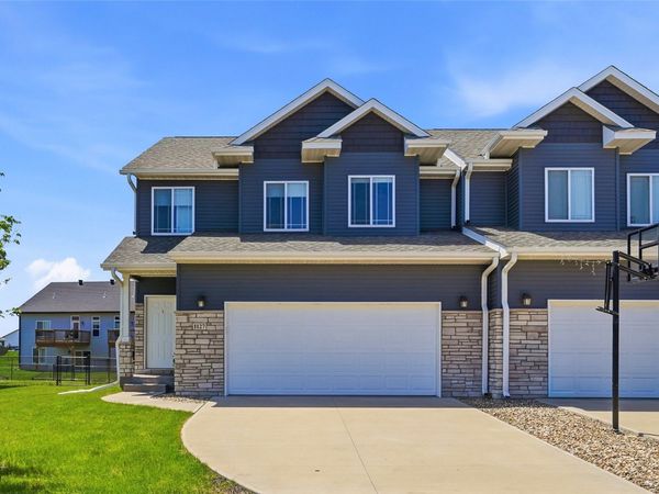 1127 Mary Lane , North Liberty, IA 52317