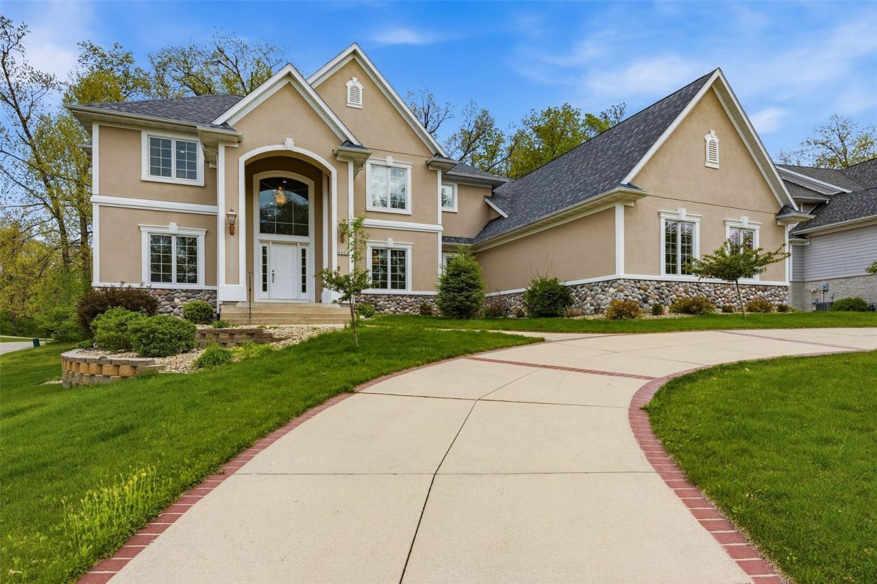 4402 Oak Leaf Court Ne, Cedar Rapids, IA 52411 Main Photo
