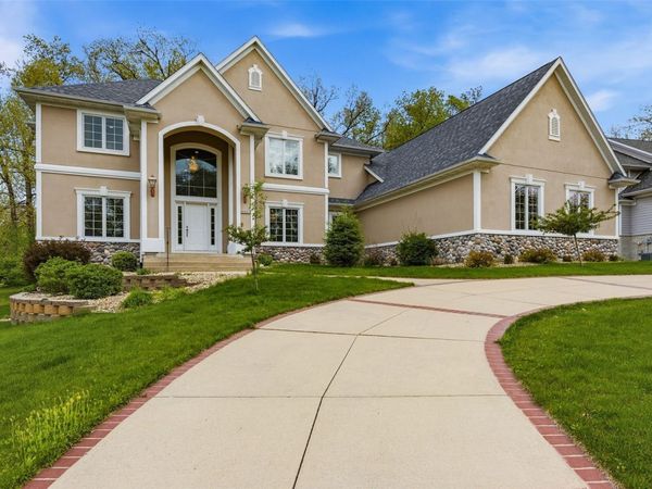 4402 Oak Leaf Court NE, Cedar Rapids, IA 52411