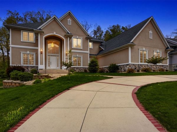4402 Oak Leaf Court NE, Cedar Rapids, IA 52411
