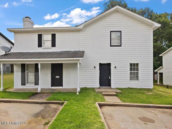 1101/1102 Jamestown Way, Jackson, MS 39211