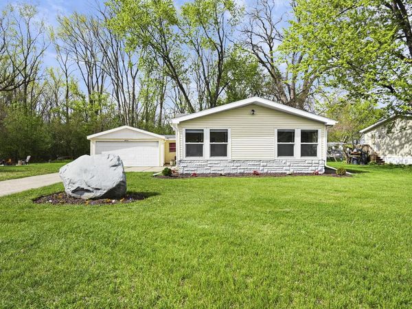 W9370 Burr LANE, Cambridge, WI 53523