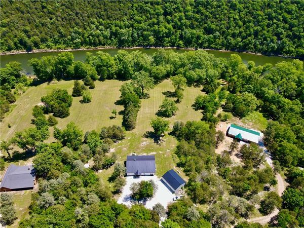 865 County Road 212 , Eureka Springs, AR 72631