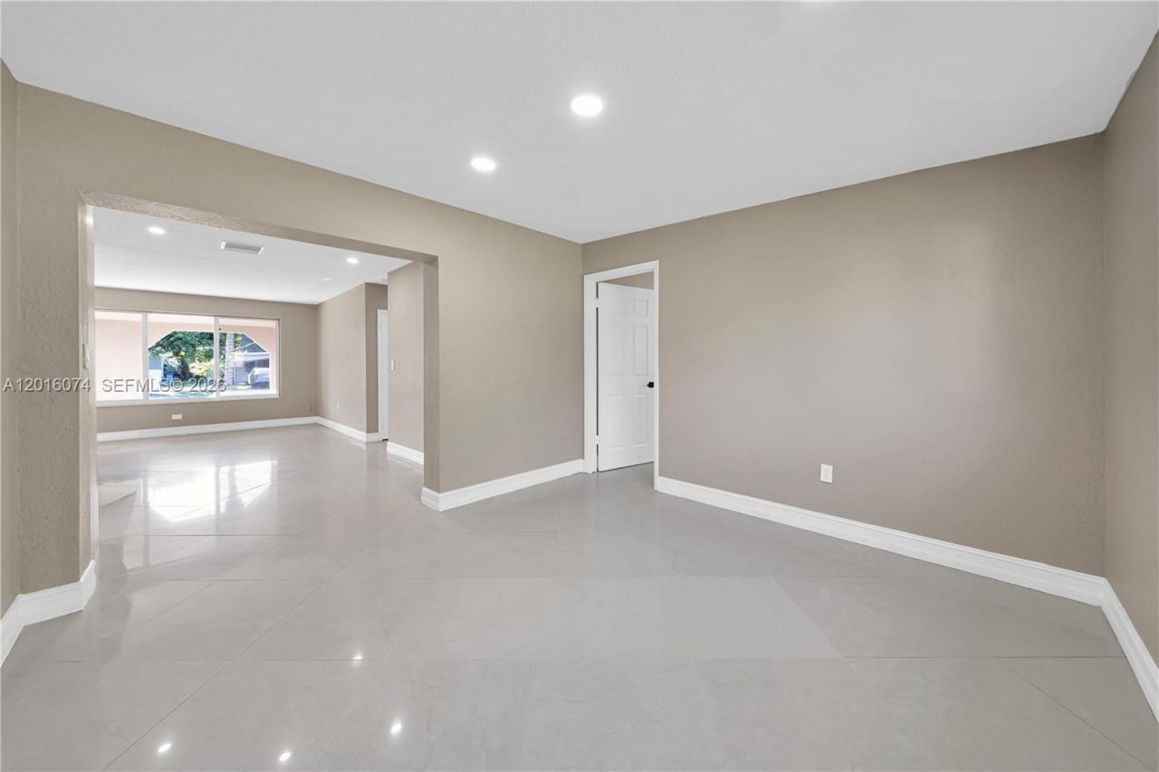 2512 Alcazar Dr, Miramar, FL 33023 Photo