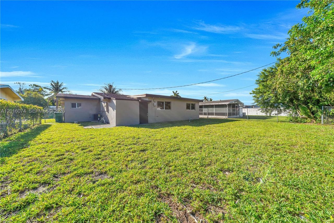 2512 Alcazar Dr, Miramar, FL 33023 Photo
