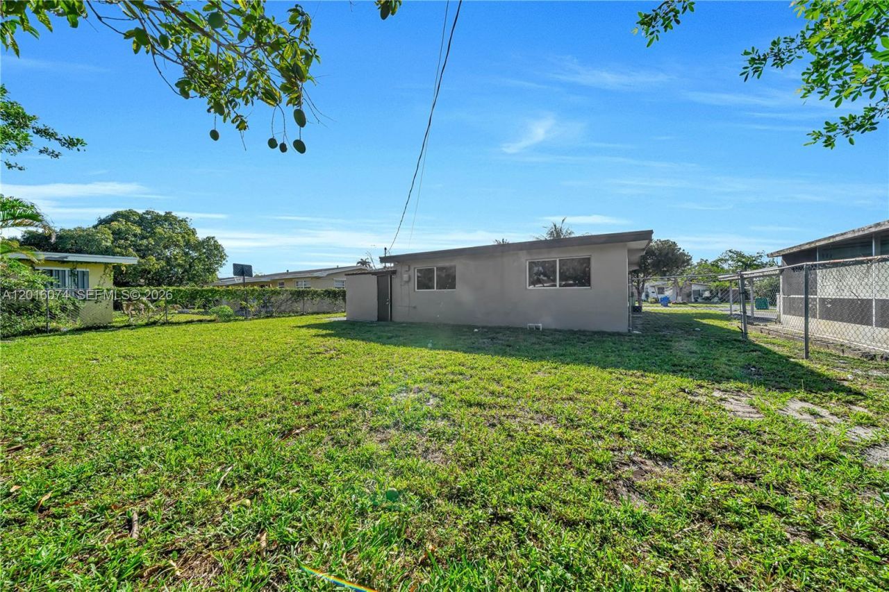 2512 Alcazar Dr, Miramar, FL 33023 Photo