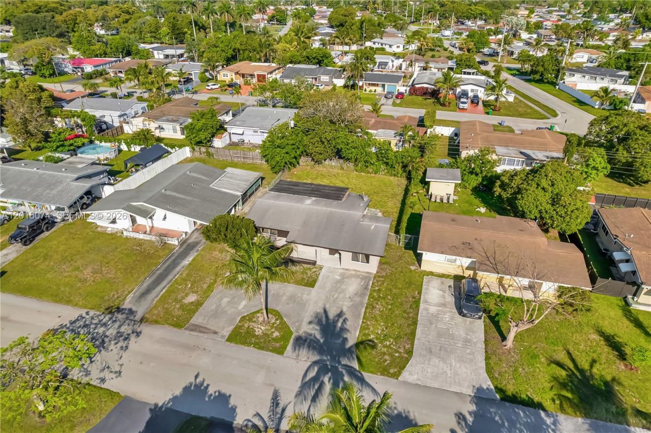 2512 Alcazar Dr, Miramar, FL 33023 Photo