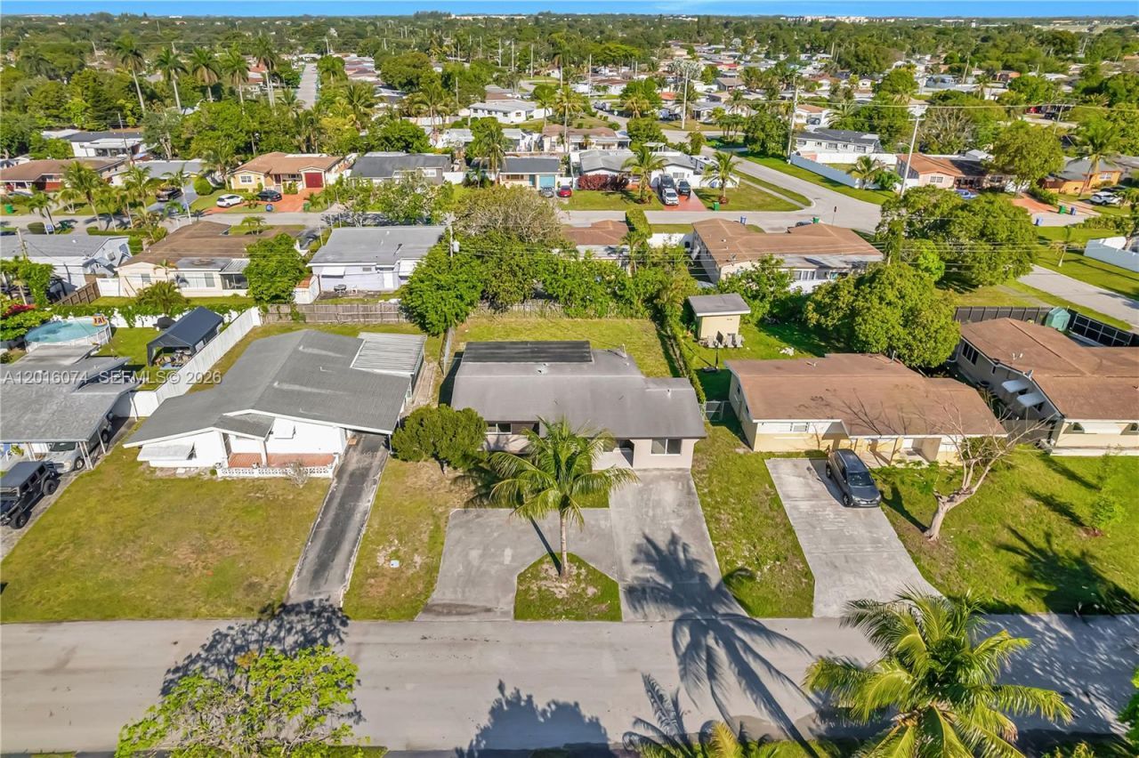 2512 Alcazar Dr, Miramar, FL 33023 Photo