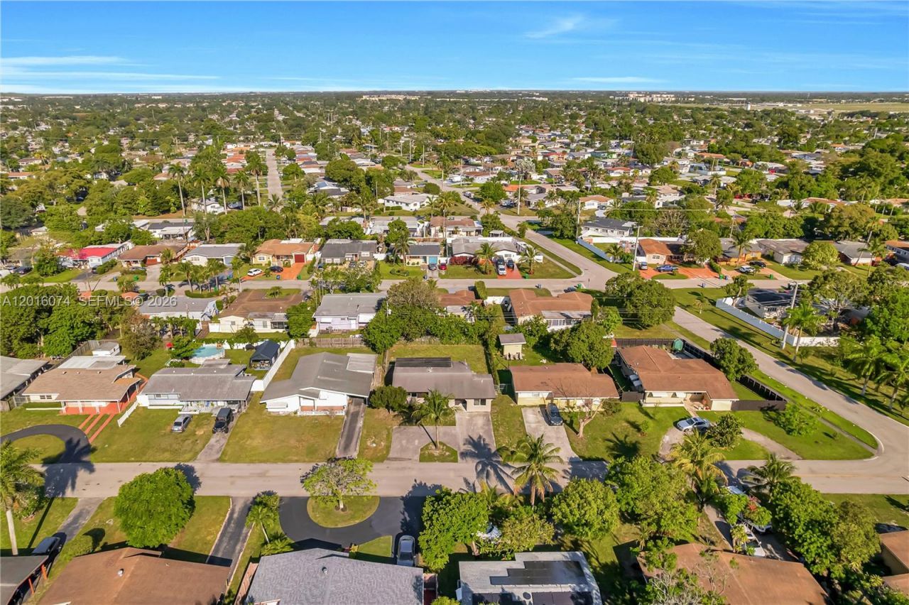 2512 Alcazar Dr, Miramar, FL 33023 Photo