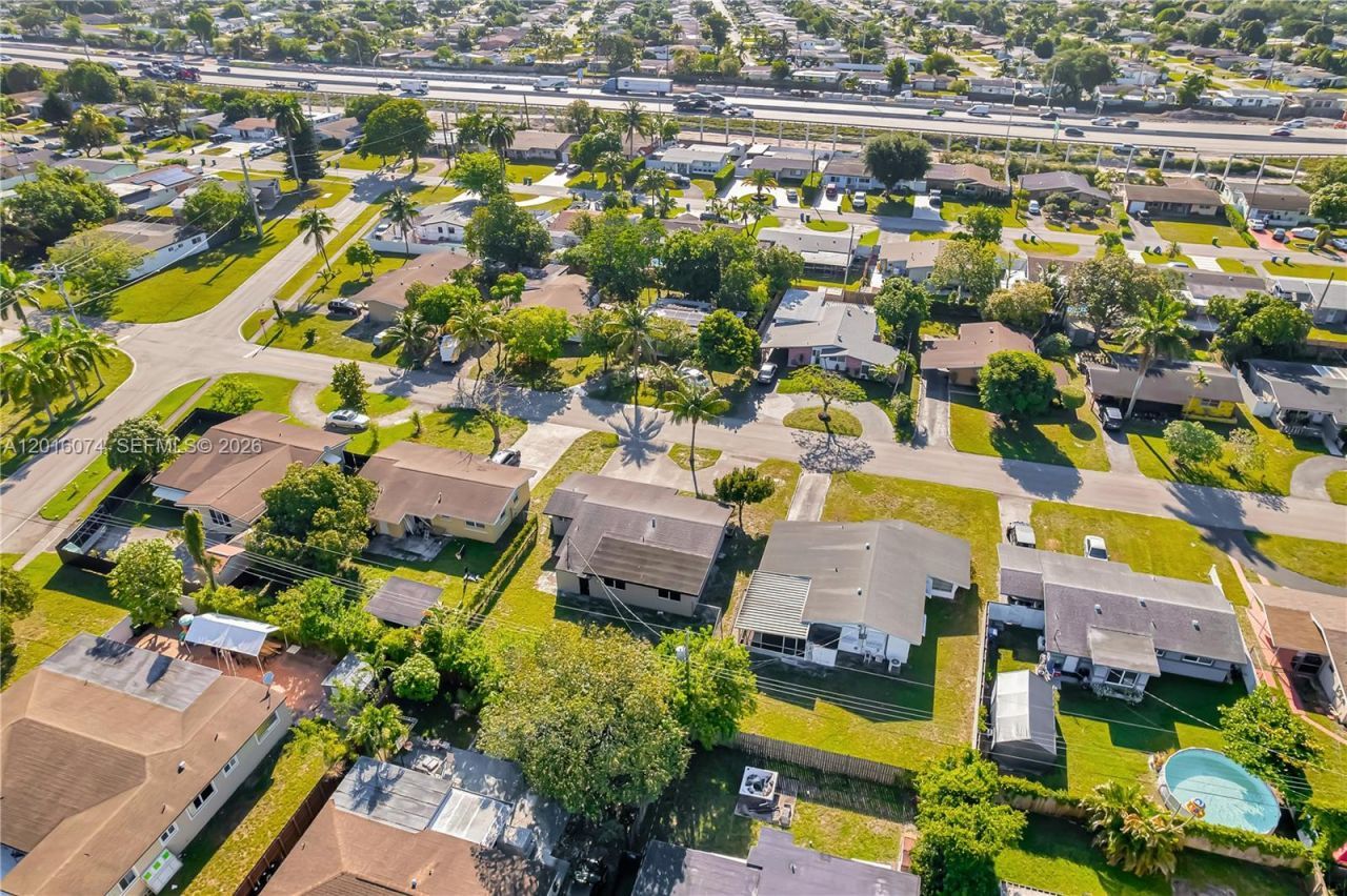 2512 Alcazar Dr, Miramar, FL 33023 Photo