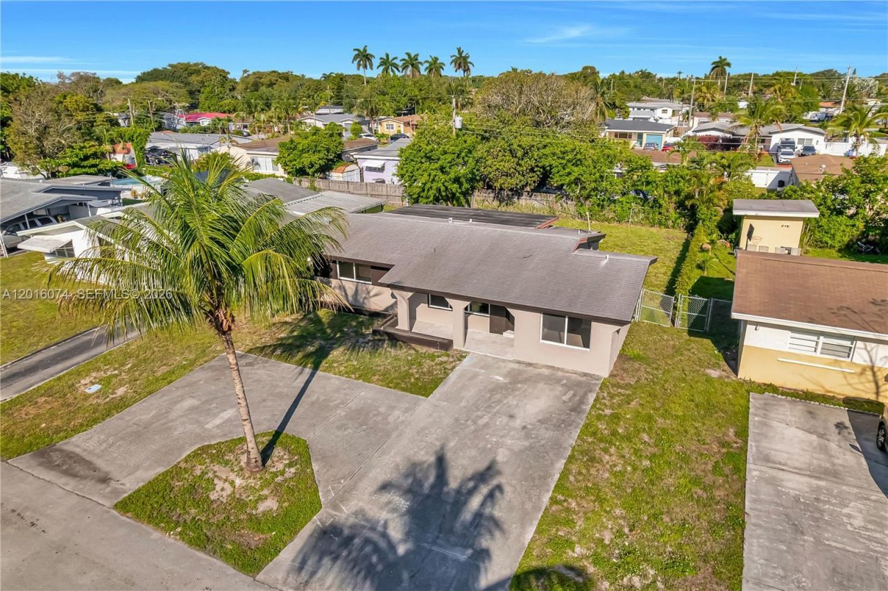 2512 Alcazar Dr, Miramar, FL 33023 Photo