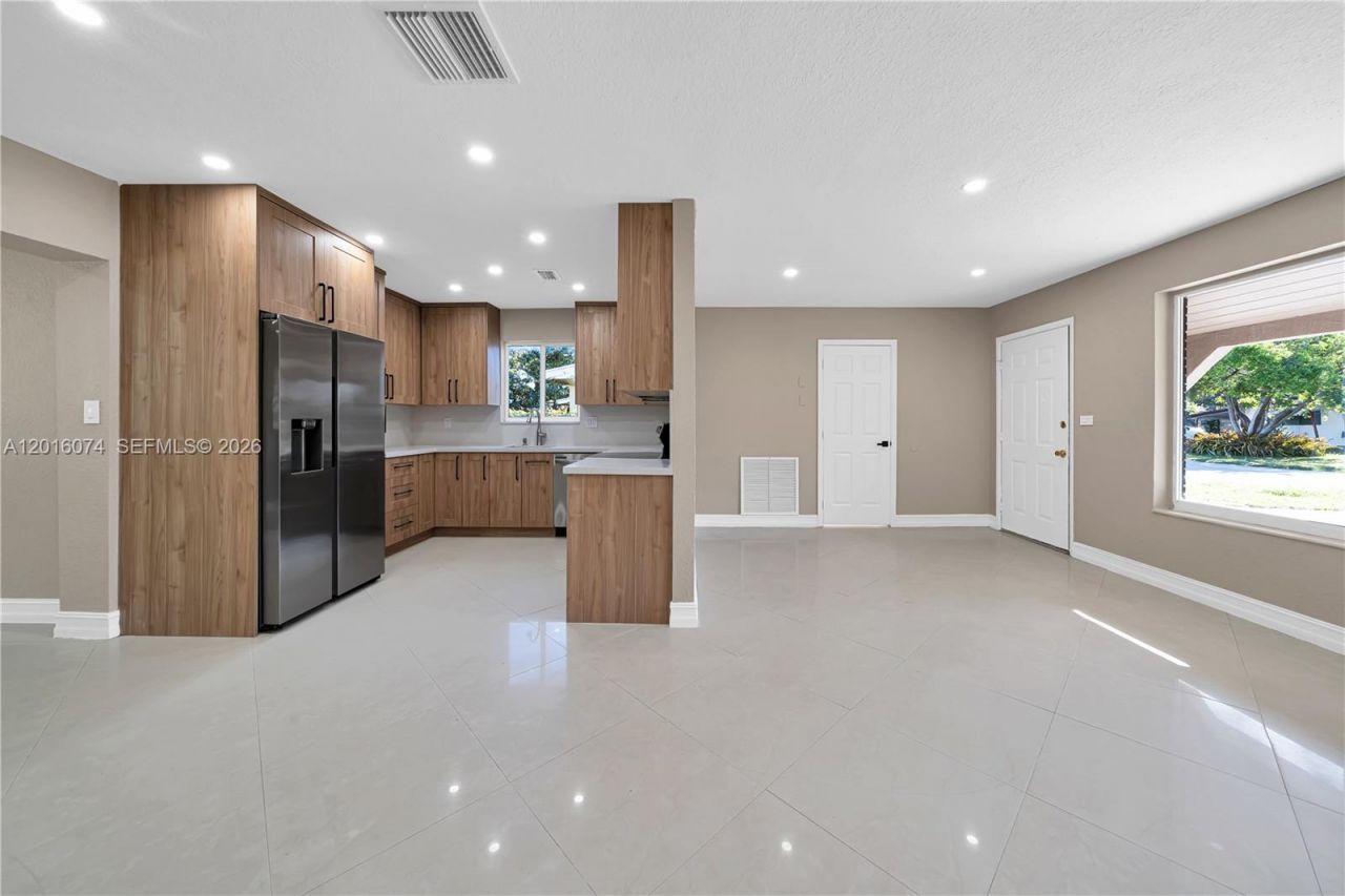2512 Alcazar Dr, Miramar, FL 33023 Photo