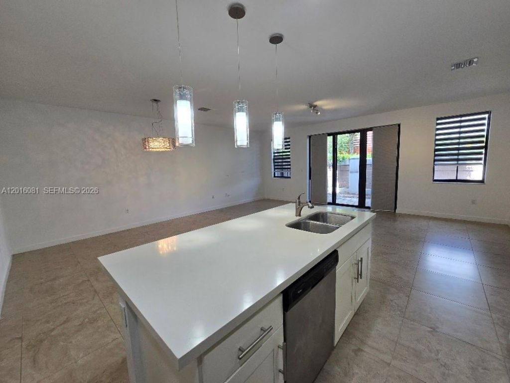 5810 NW 104th Path, Unit 5810, Doral, FL 33178 Photo