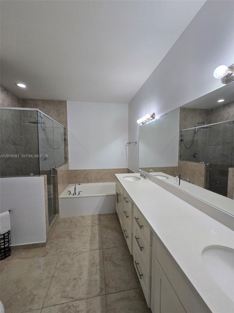 5810 NW 104th Path, Unit 5810, Doral, FL 33178 Photo