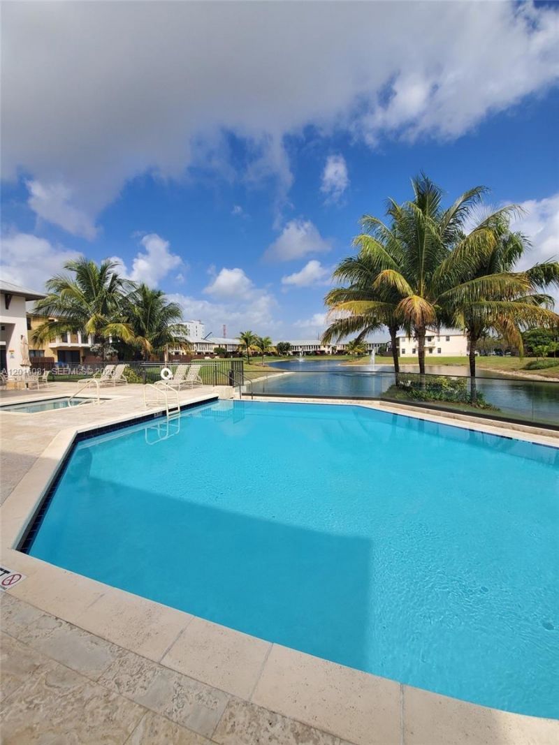 5810 NW 104th Path, Unit 5810, Doral, FL 33178 Photo