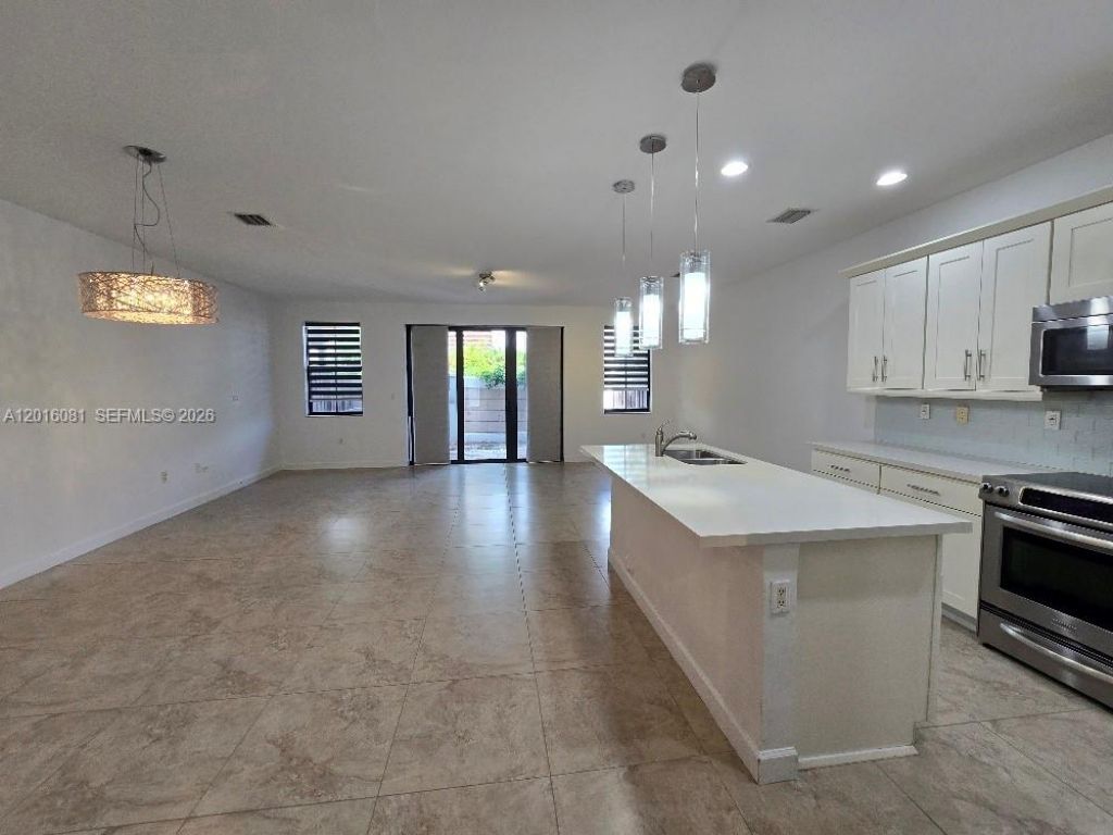 5810 NW 104th Path, Unit 5810, Doral, FL 33178 Photo