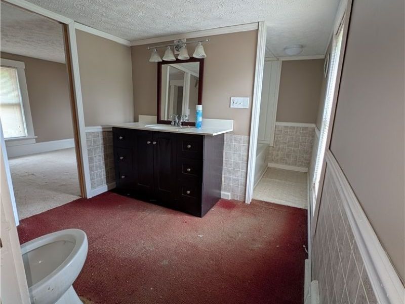 225 W Ohio Avenue , Sebring, OH 44672 Photo 12