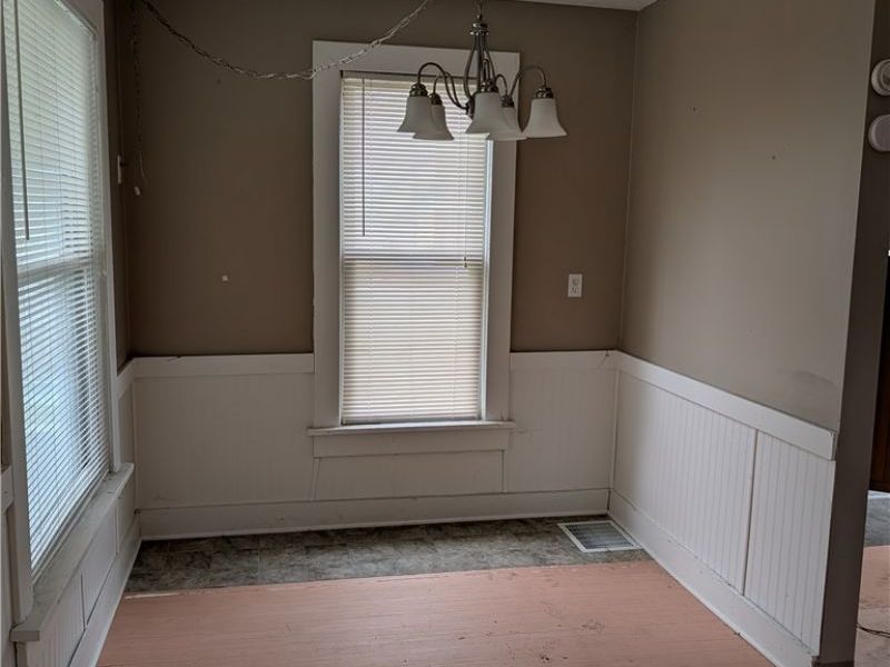 225 W Ohio Avenue , Sebring, OH 44672 Photo 5