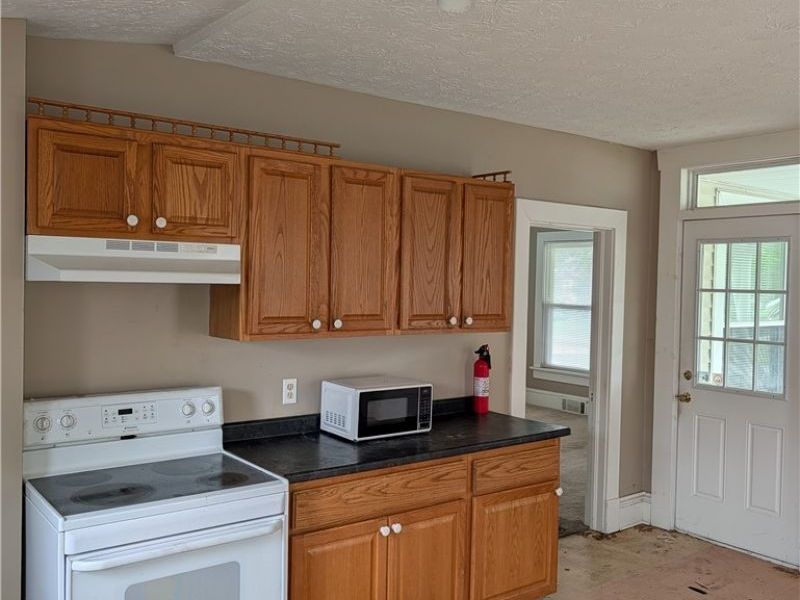 225 W Ohio Avenue , Sebring, OH 44672 Photo 6