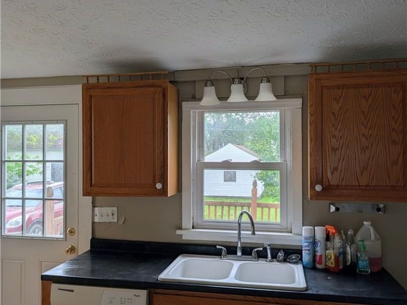 225 W Ohio Avenue , Sebring, OH 44672 Photo 8