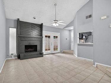 231 Shady Lane Drive, Fort Worth, TX 76112