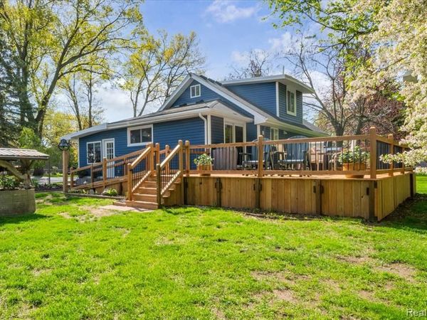 5610 Croswell Road, Waterford Twp, MI 48327